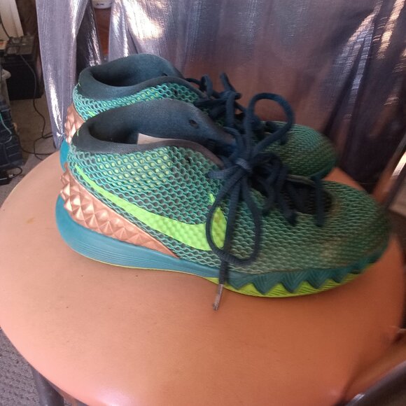 Nike Kyrie Irving Rare Green Gold US size 6 - Picture 4 of 5